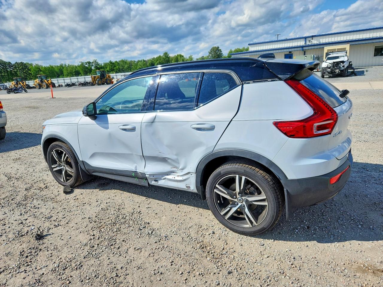 2021 VOLVO XC40