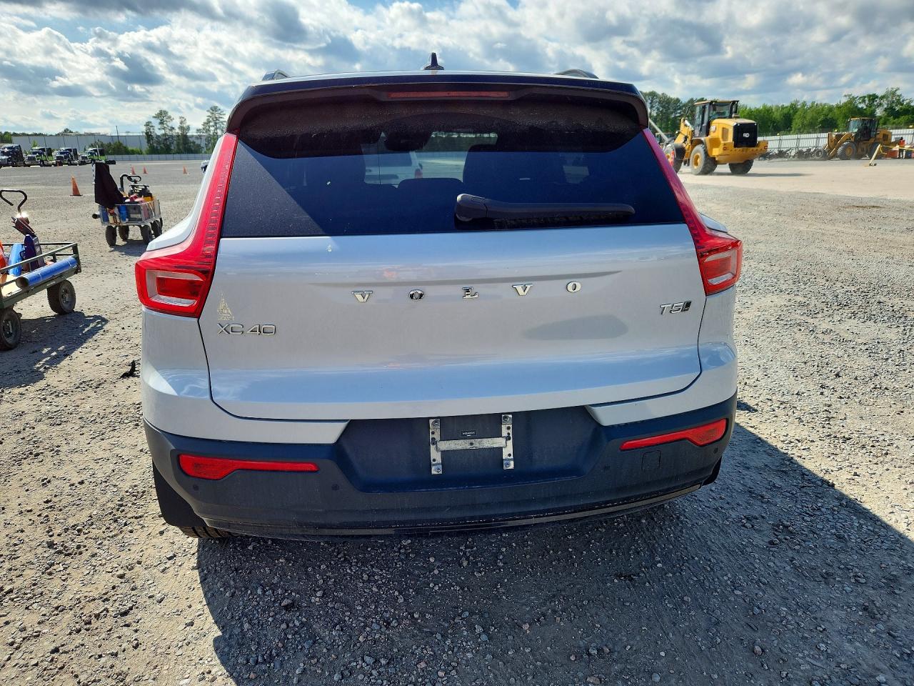2021 VOLVO XC40