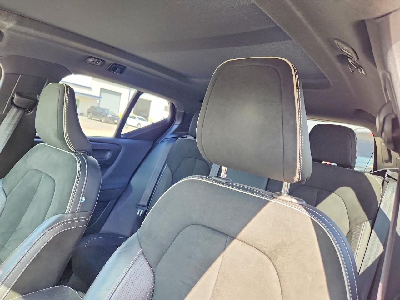 2021 VOLVO XC40