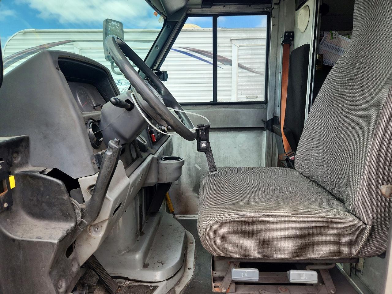 2013 ISUZU NPR