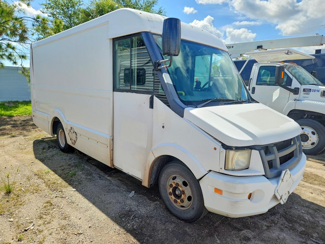2013 ISUZU NPR