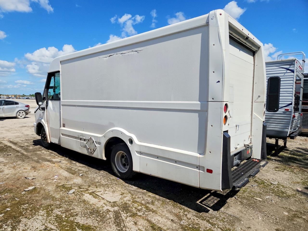 2013 ISUZU NPR