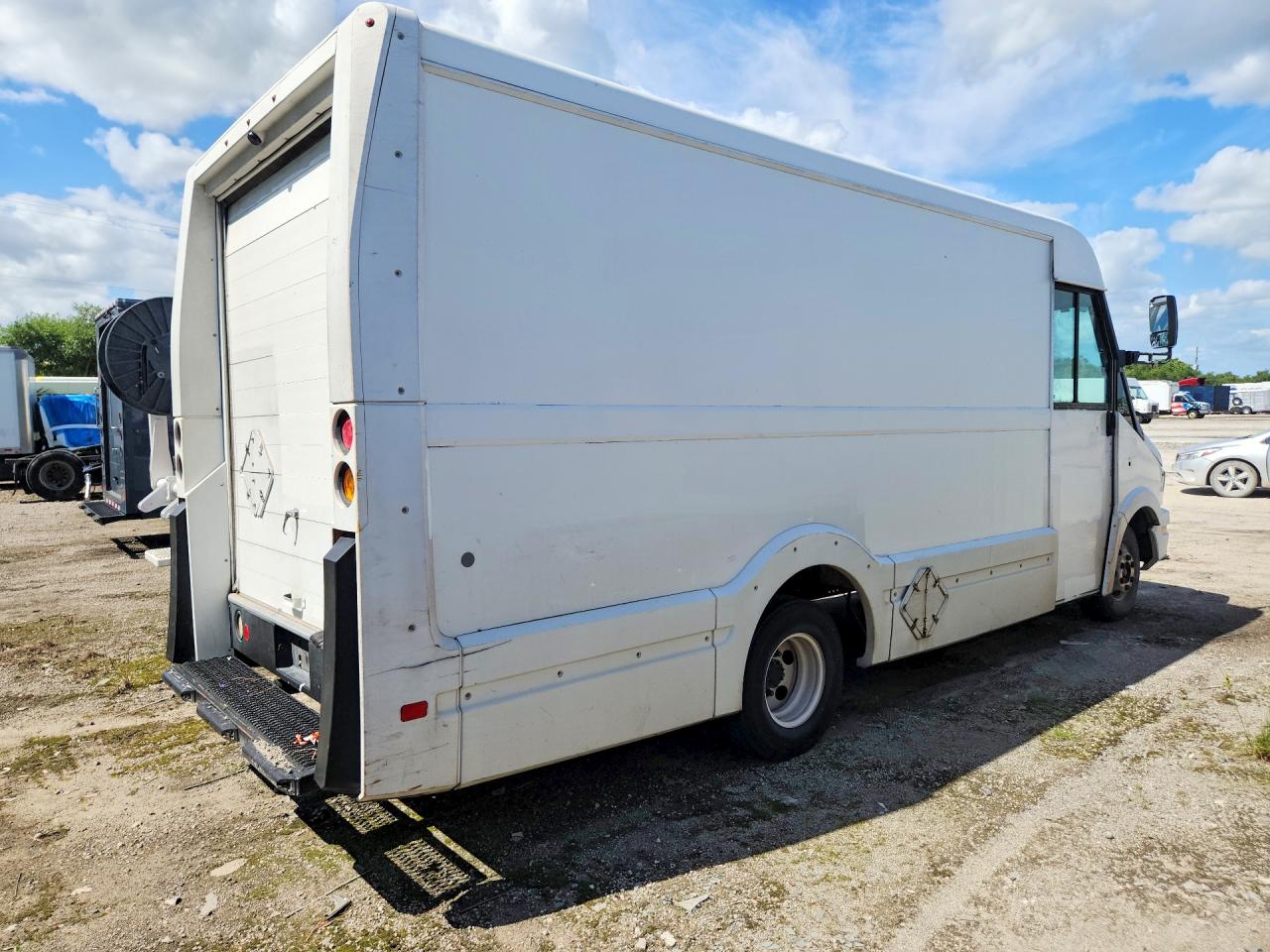 2013 ISUZU NPR