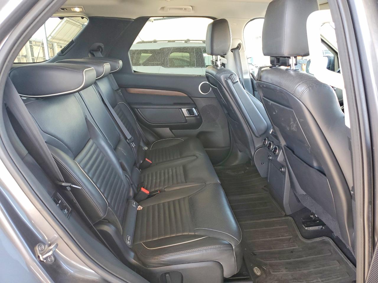 2018 LAND ROVER DISCOVERY