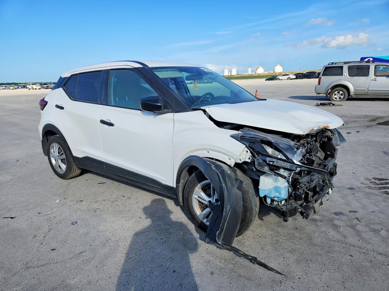 2024 NISSAN KICKS