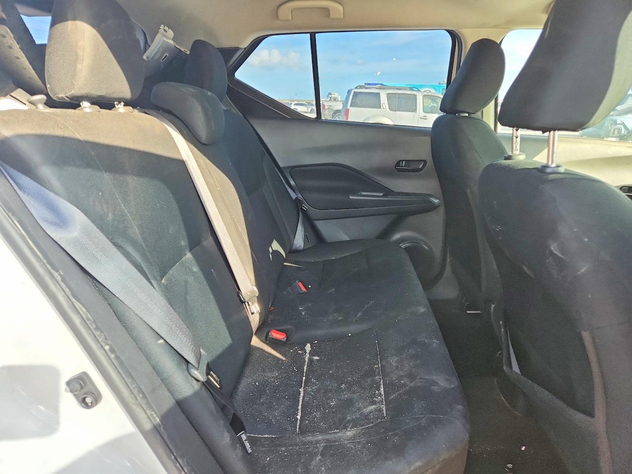 2024 NISSAN KICKS