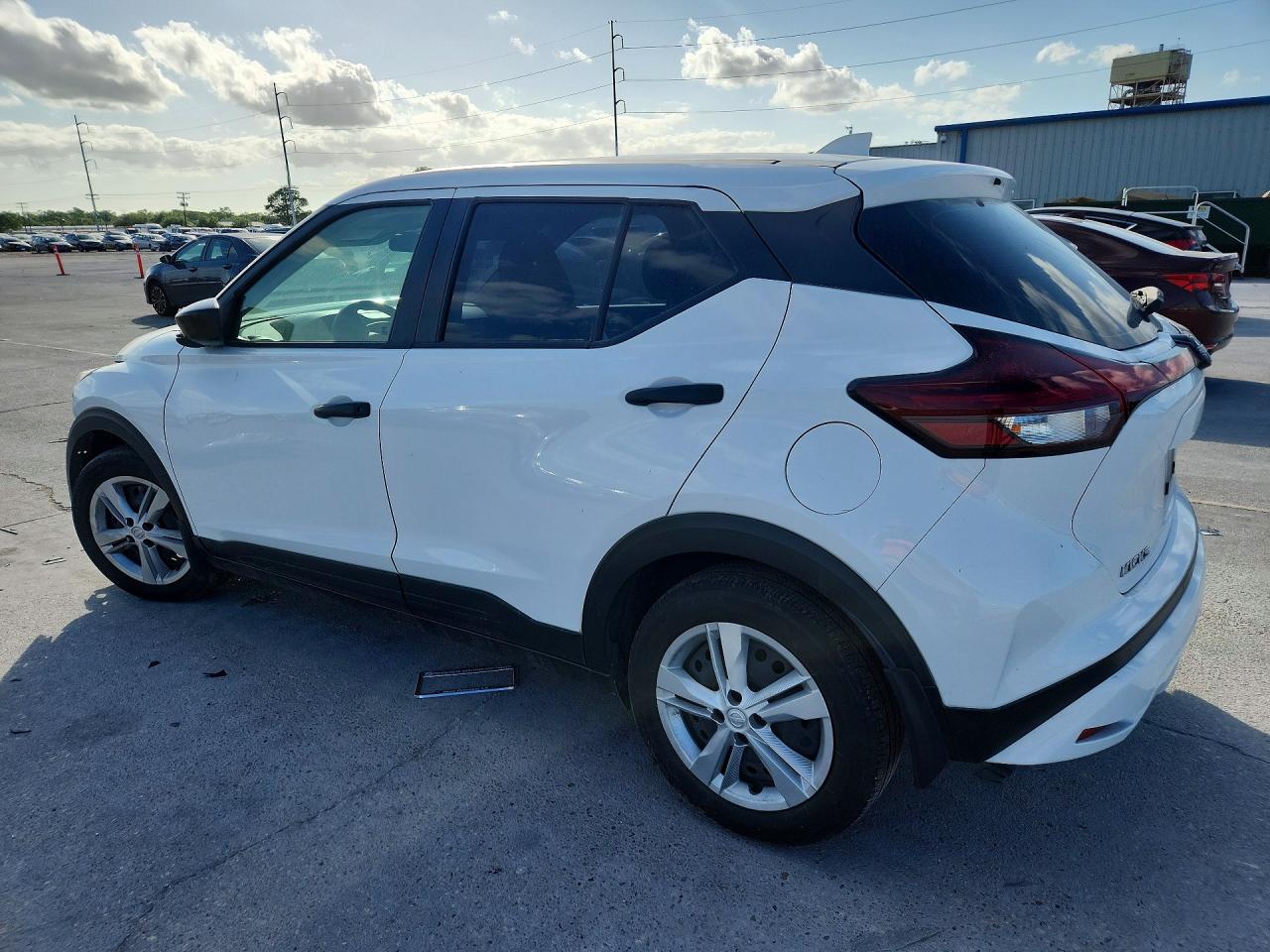 2024 NISSAN KICKS