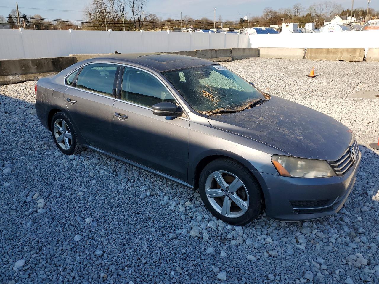 2013 VOLKSWAGEN PASSAT