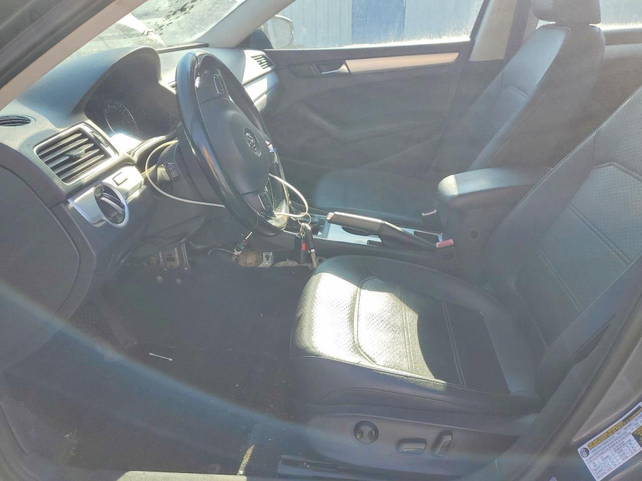 2013 VOLKSWAGEN PASSAT
