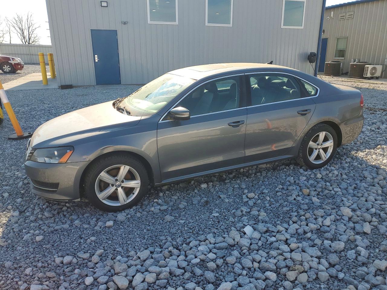 2013 VOLKSWAGEN PASSAT