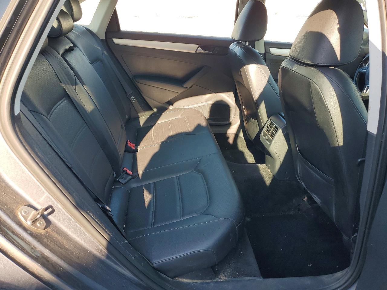 2013 VOLKSWAGEN PASSAT
