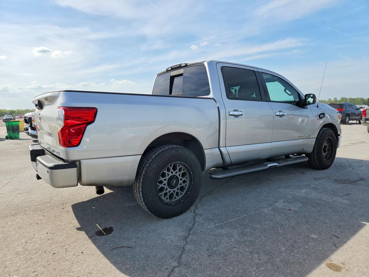 2017 NISSAN TITAN