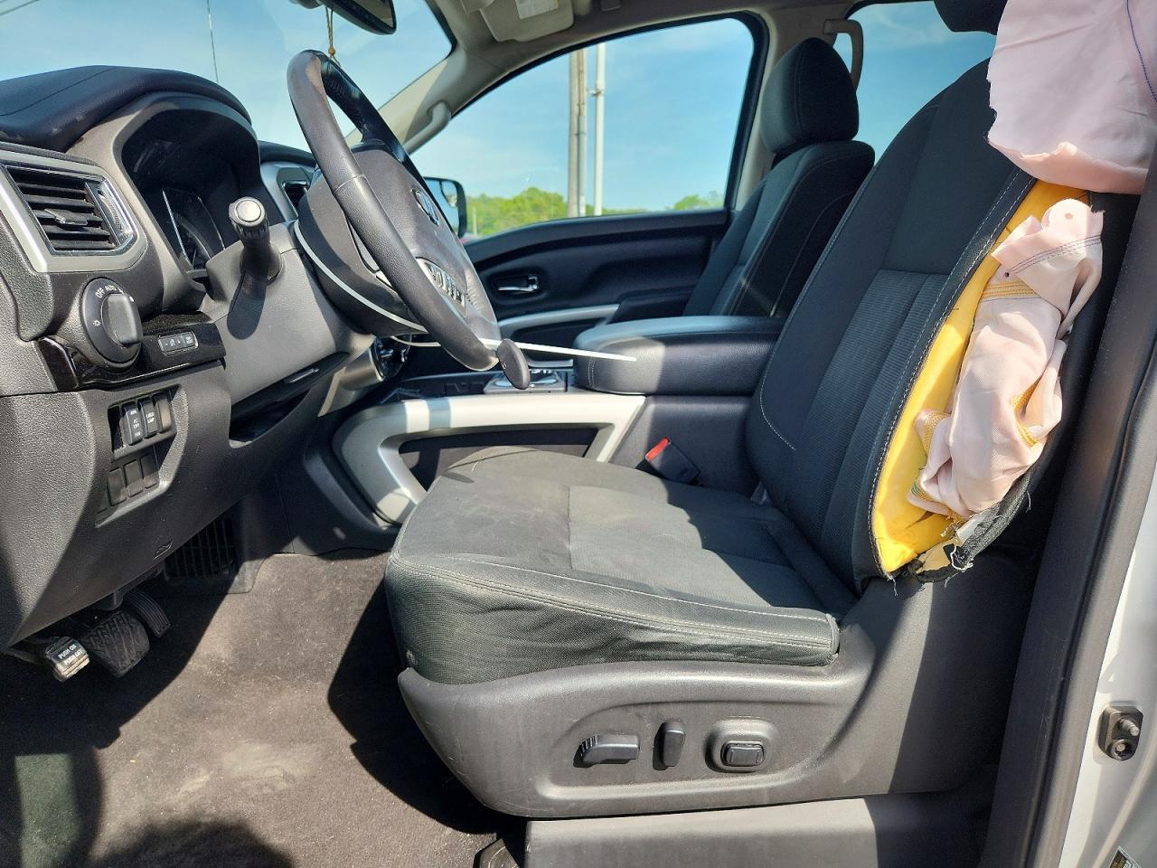2017 NISSAN TITAN