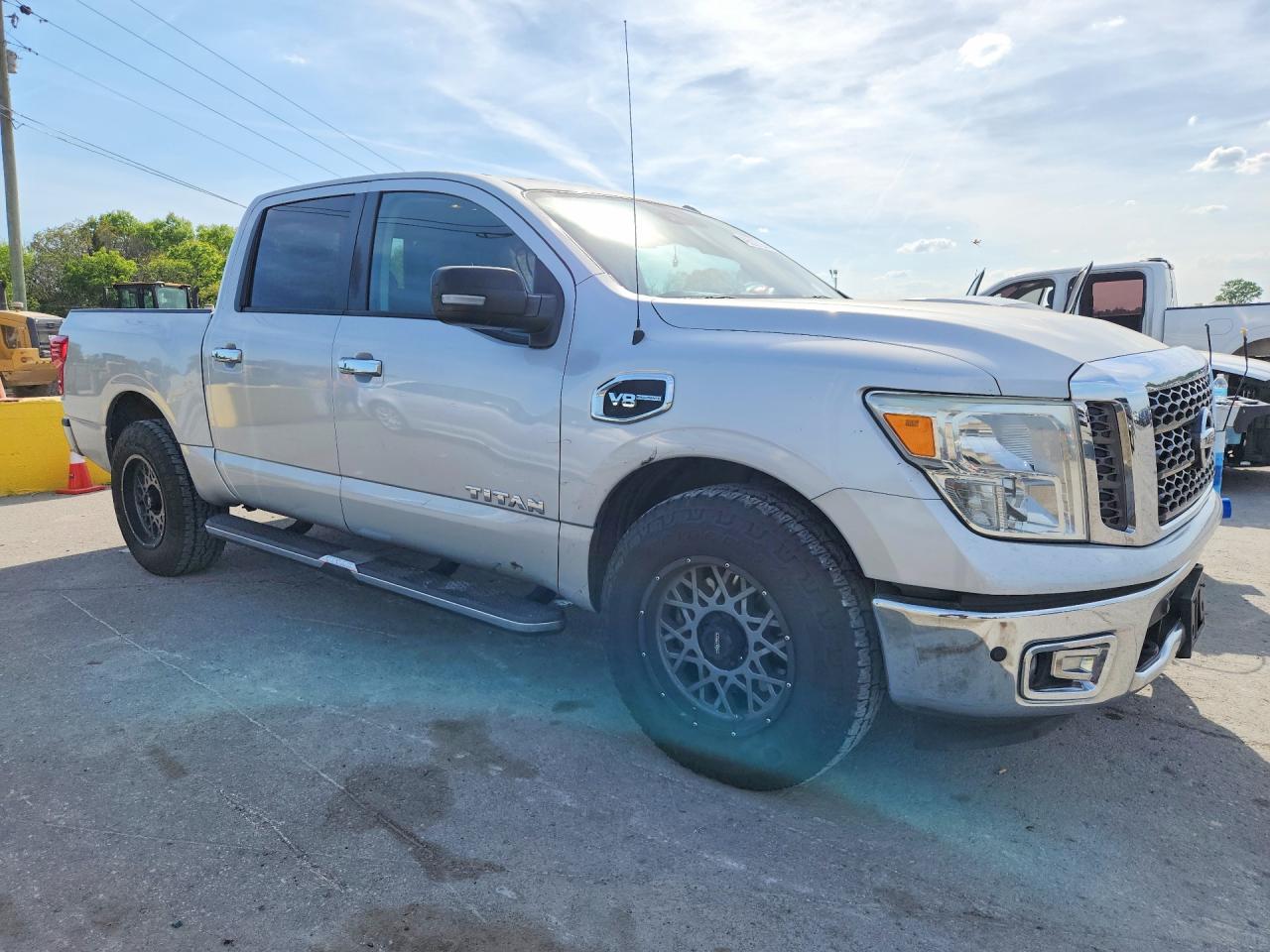 2017 NISSAN TITAN