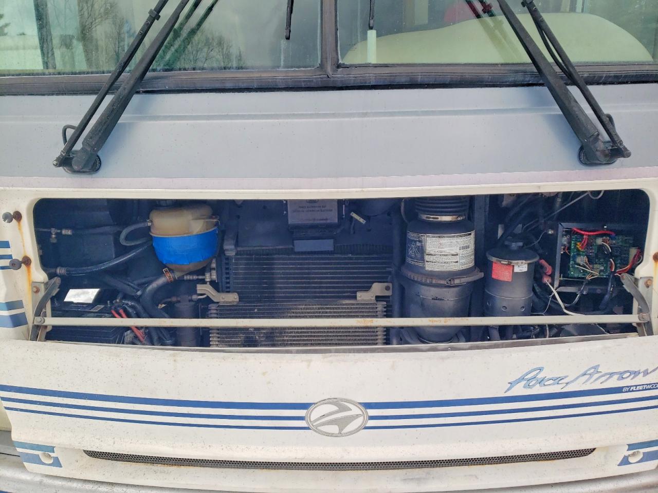 1999 FLEETWOOD MOTOR HOME