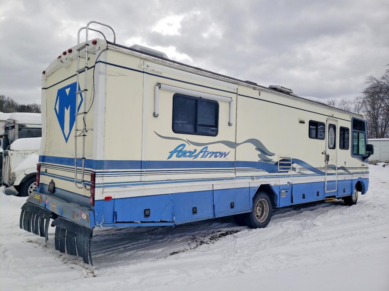 1999 FLEETWOOD MOTOR HOME