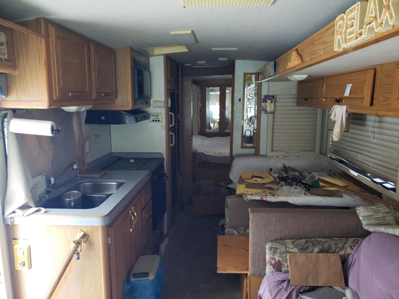 1999 FLEETWOOD MOTOR HOME