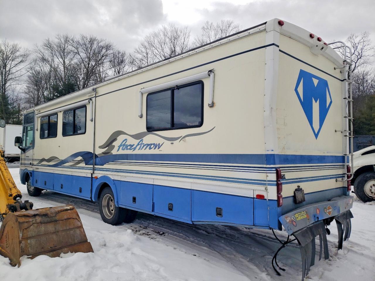 1999 FLEETWOOD MOTOR HOME