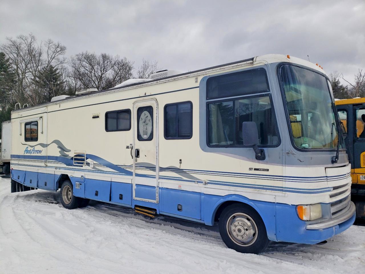 1999 FLEETWOOD MOTOR HOME