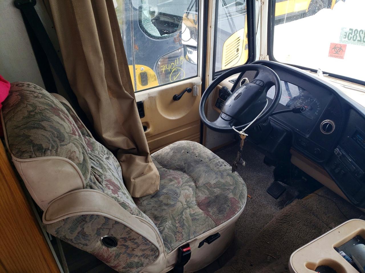 1999 FLEETWOOD MOTOR HOME