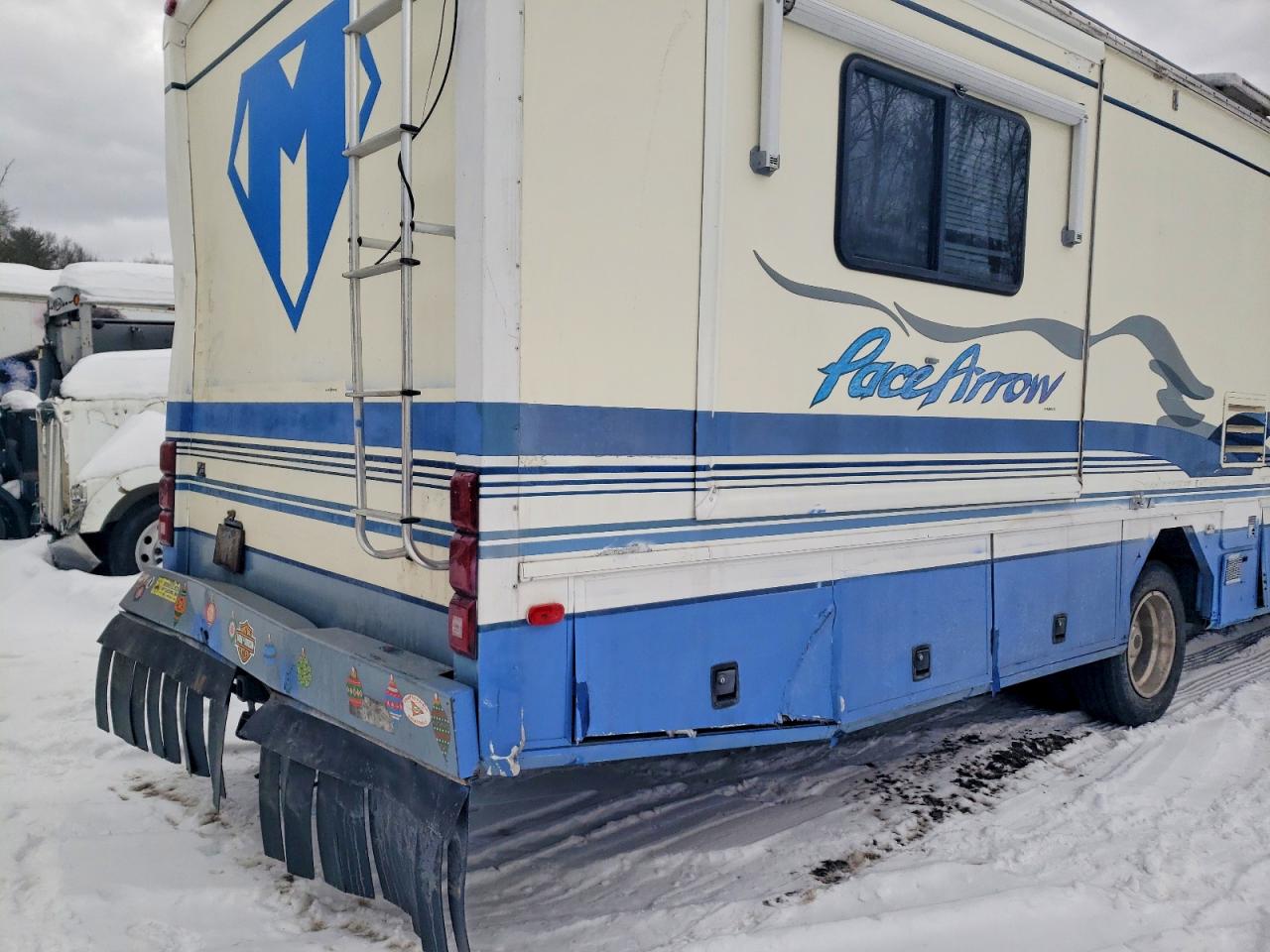 1999 FLEETWOOD MOTOR HOME