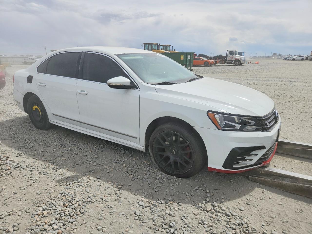 2016 VOLKSWAGEN PASSAT