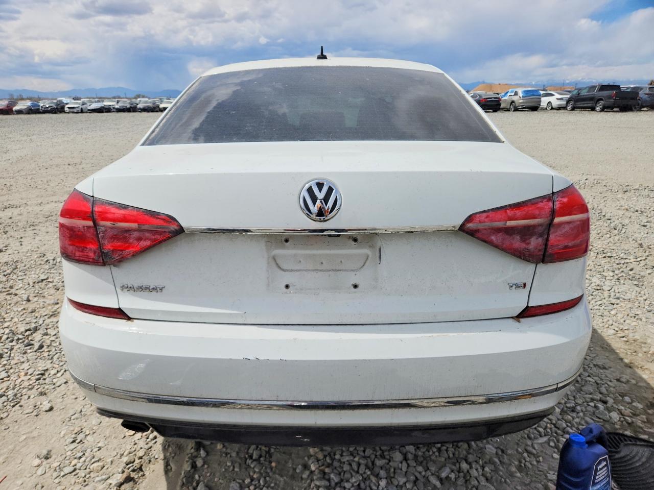 2016 VOLKSWAGEN PASSAT