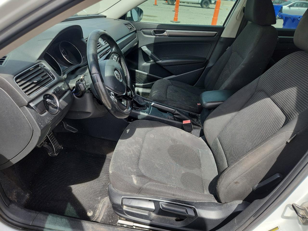 2016 VOLKSWAGEN PASSAT