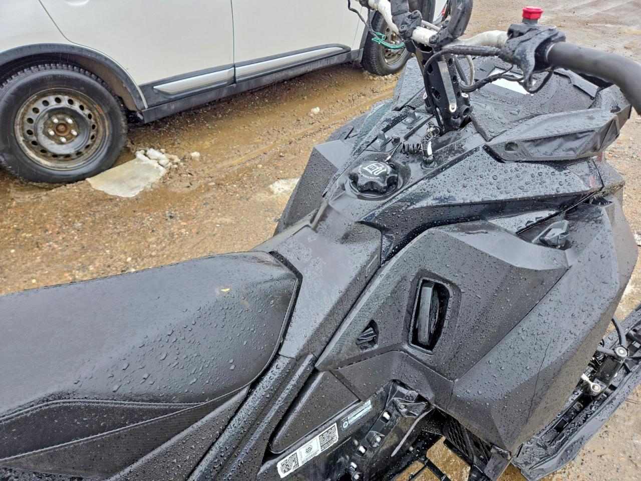 2021 SKI-DOO SNOWMOBILE