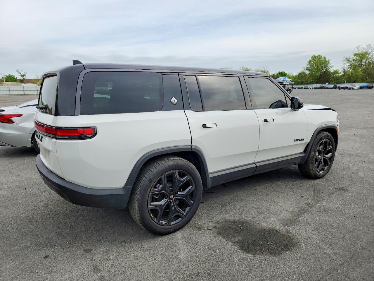 2025 RIVIAN RIS