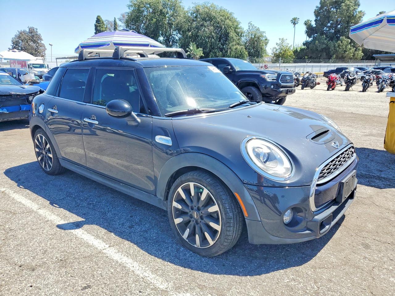 2016 MINI COOPER