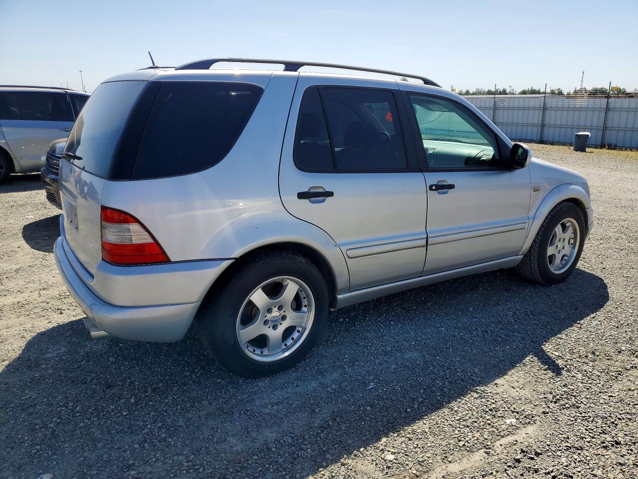 2000 MERCEDES-BENZ M-CLASS