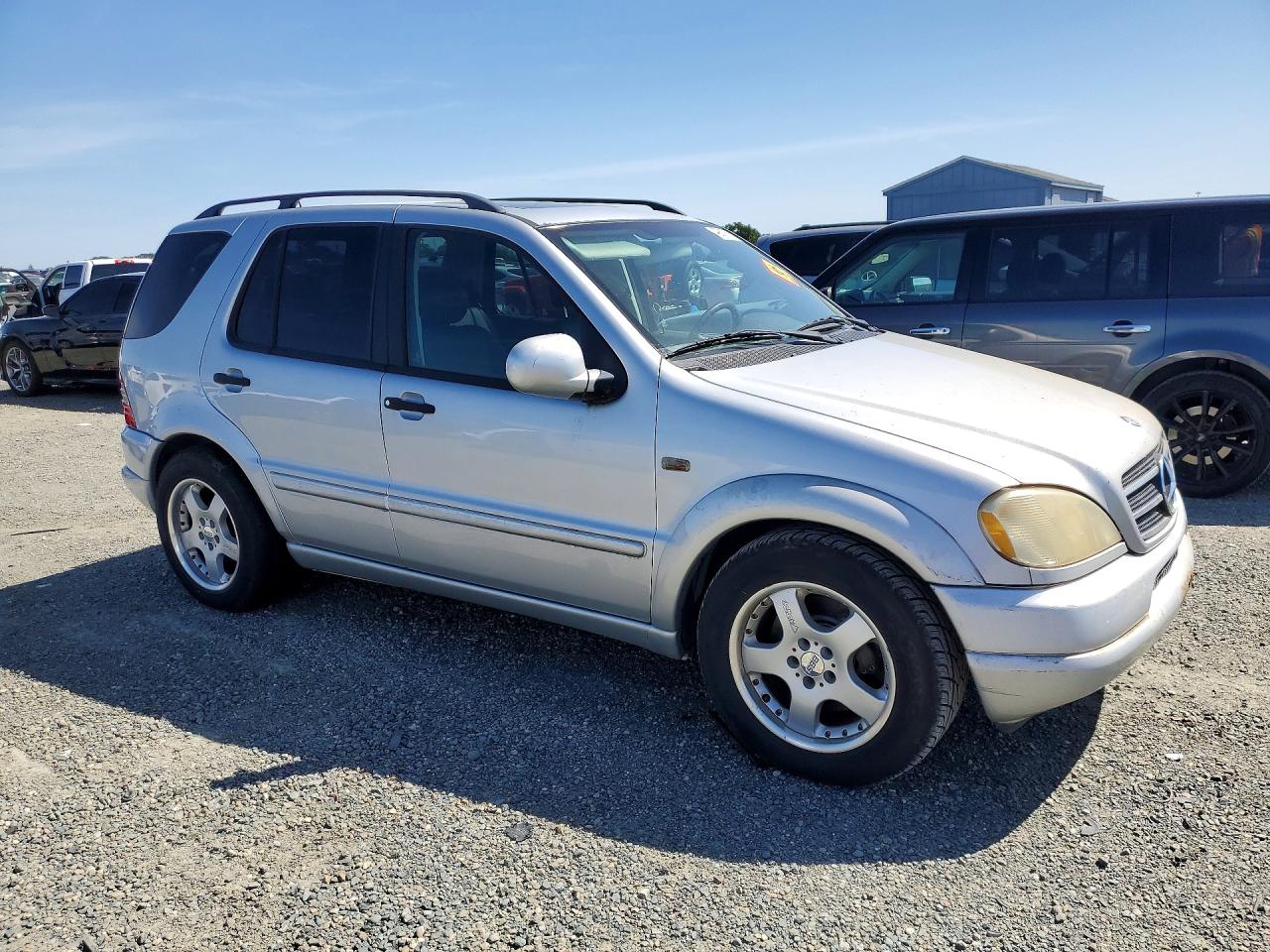 2000 MERCEDES-BENZ M-CLASS