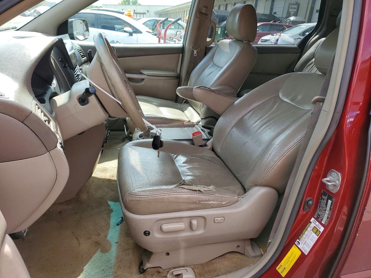 2009 TOYOTA SIENNA