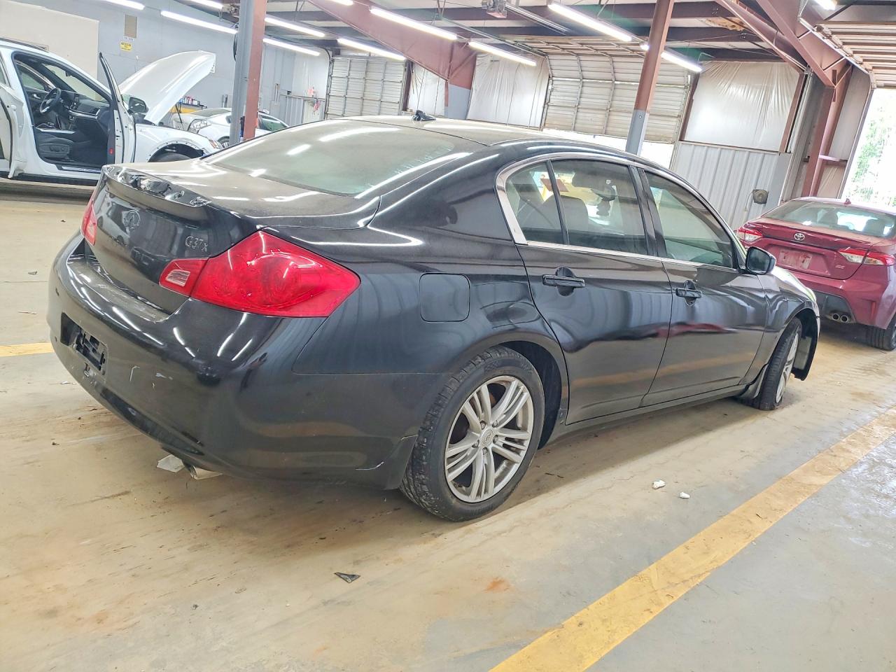 2011 INFINITI G37