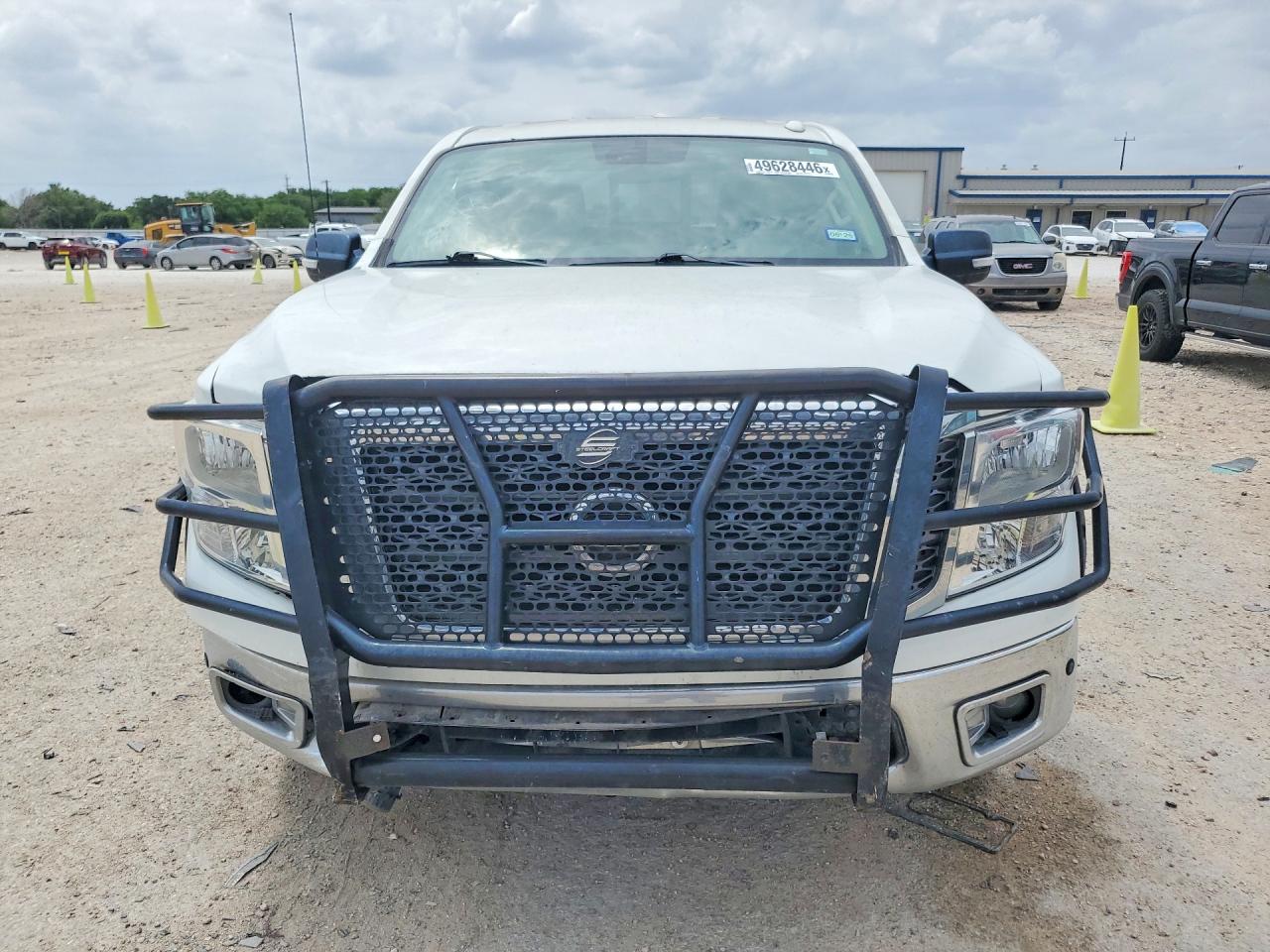 2017 NISSAN TITAN