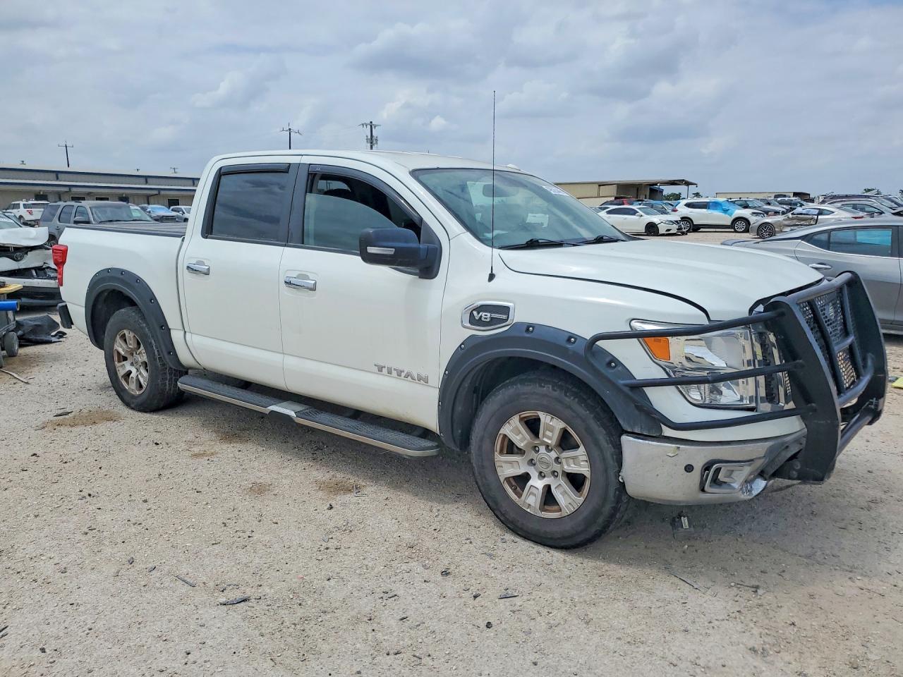 2017 NISSAN TITAN