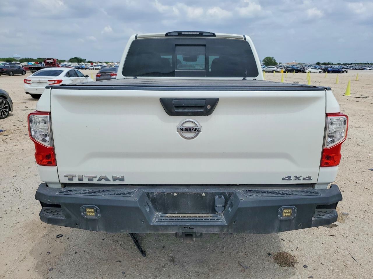 2017 NISSAN TITAN