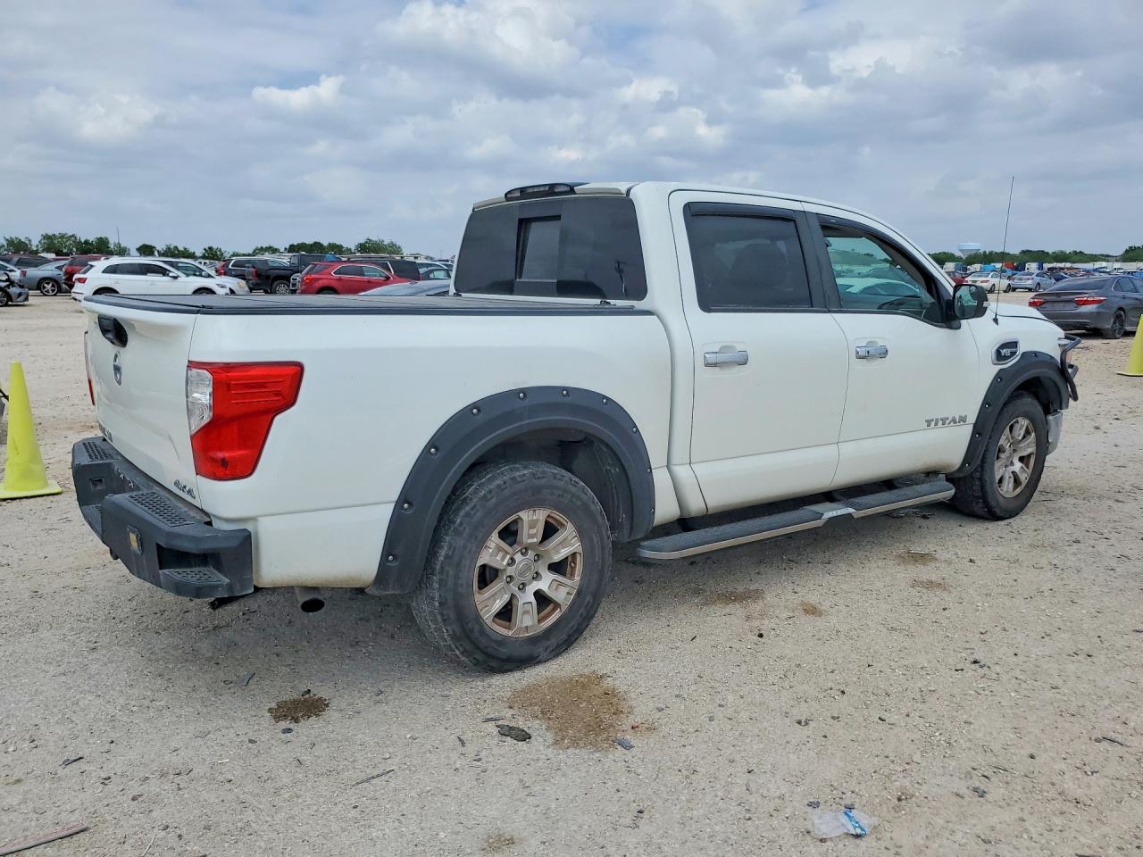 2017 NISSAN TITAN