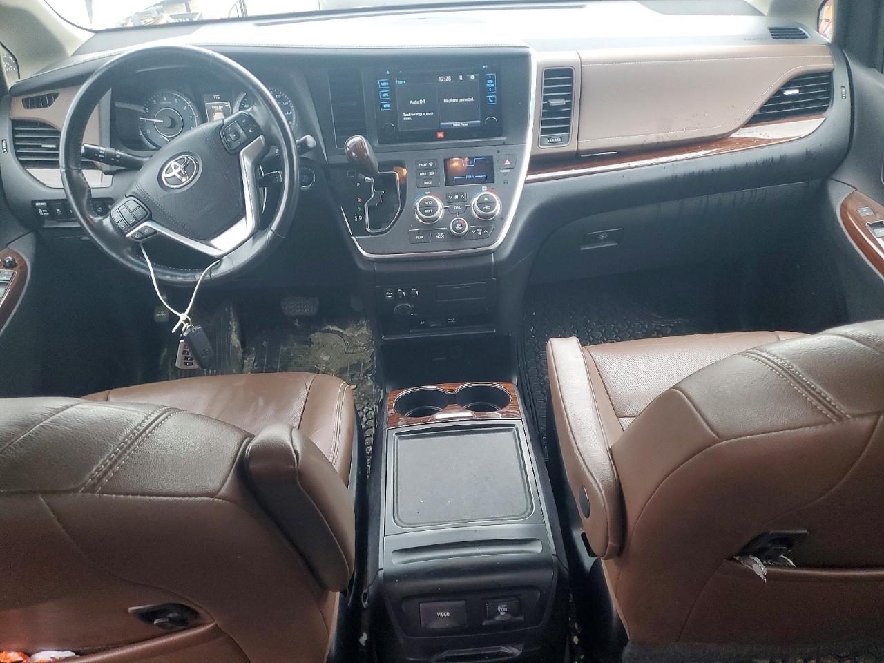 2017 TOYOTA SIENNA