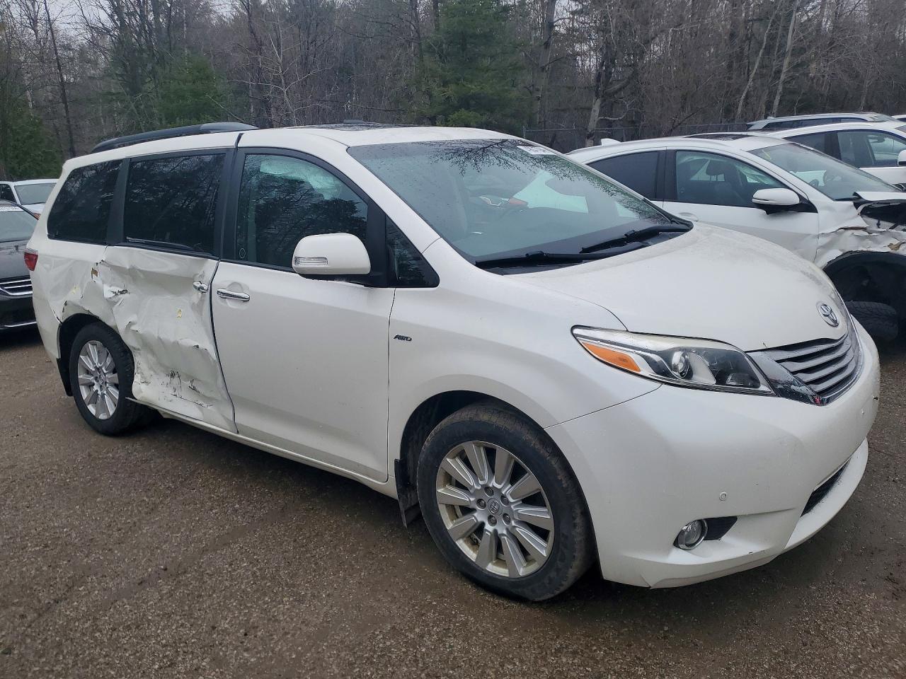 2017 TOYOTA SIENNA