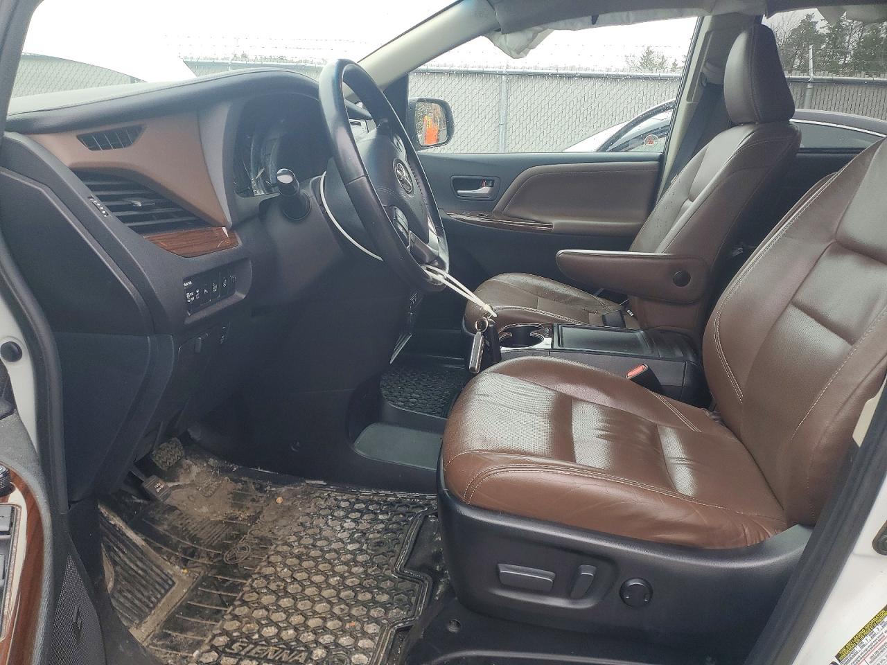2017 TOYOTA SIENNA