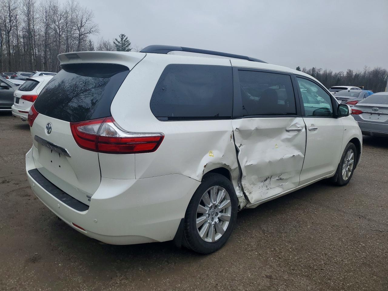 2017 TOYOTA SIENNA
