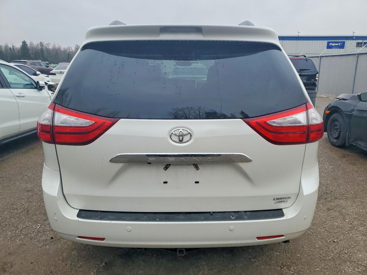 2017 TOYOTA SIENNA