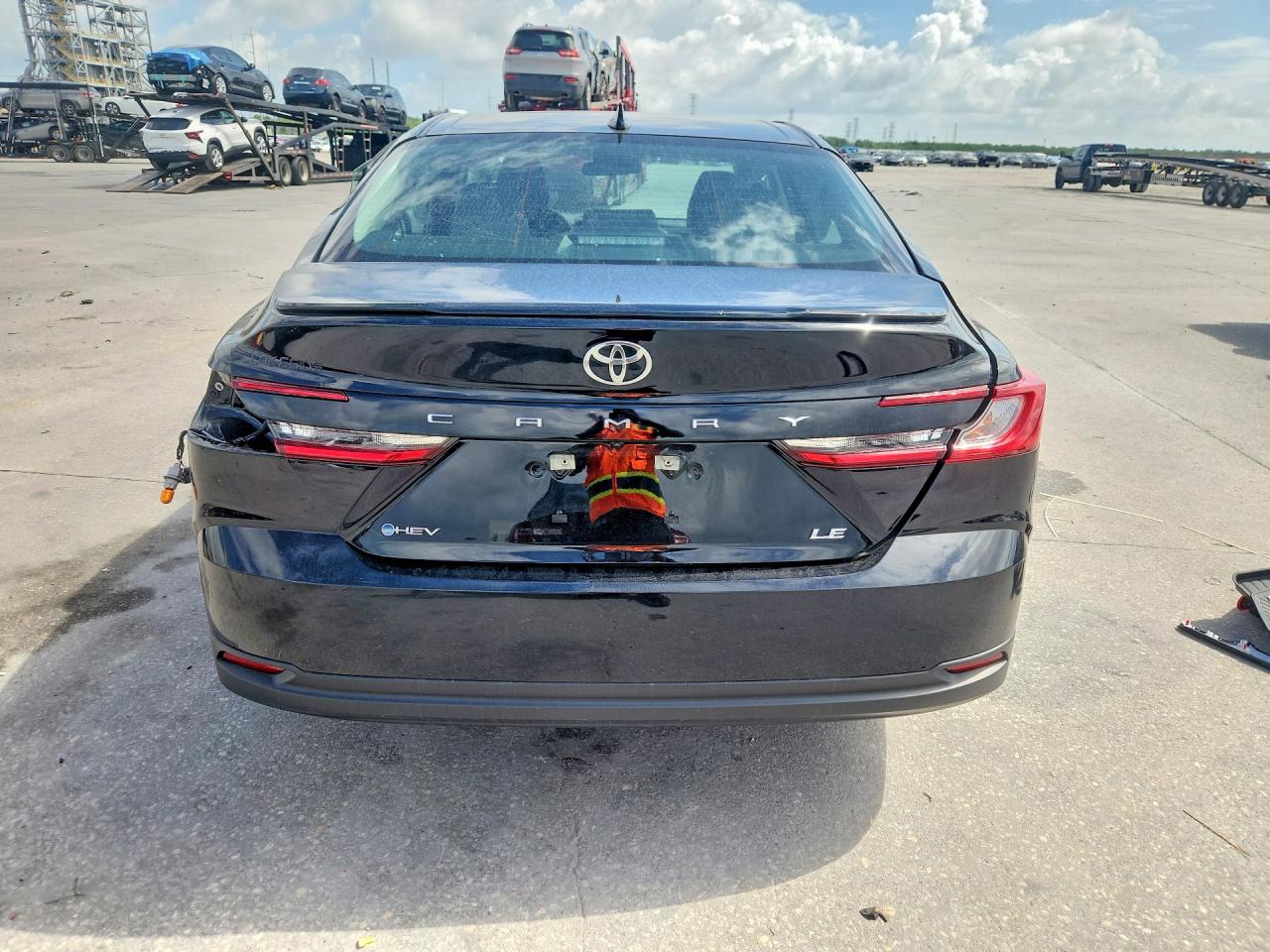 2025 TOYOTA CAMRY
