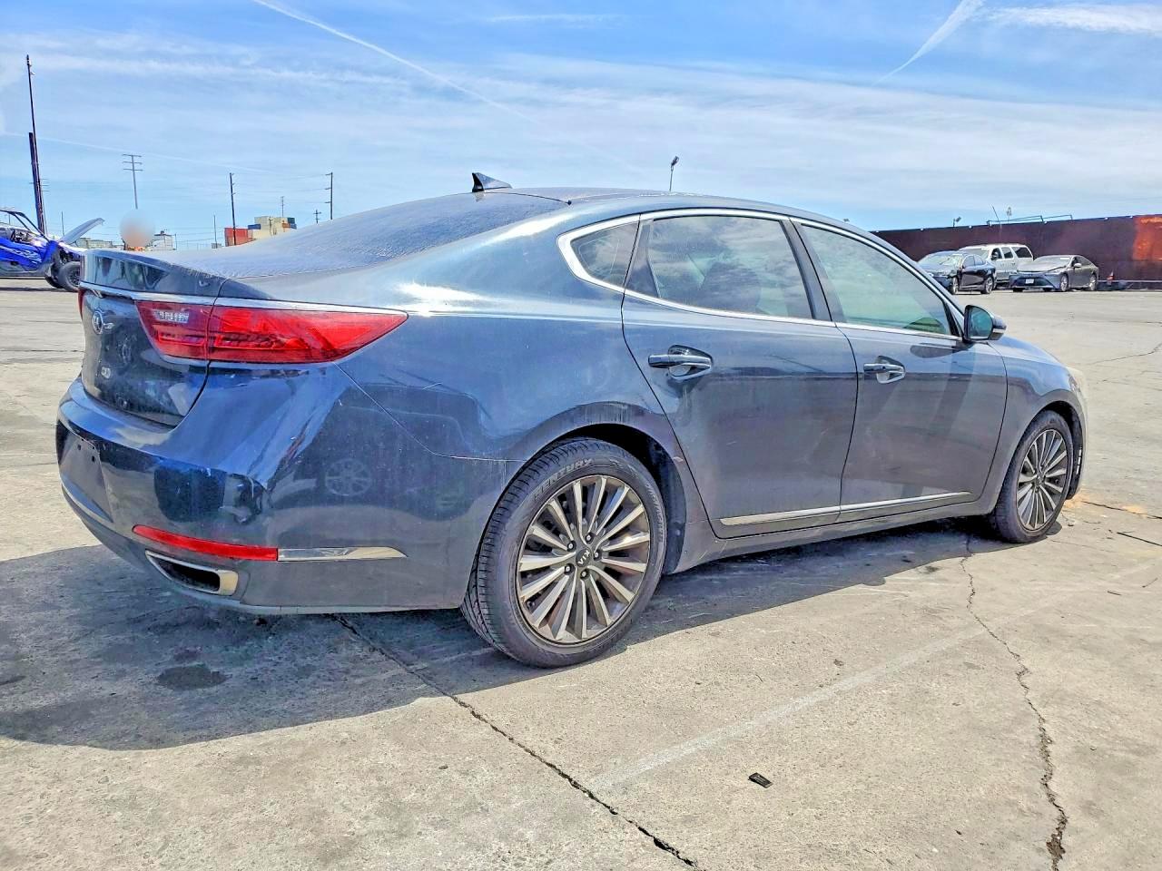 2017 KIA CADENZA