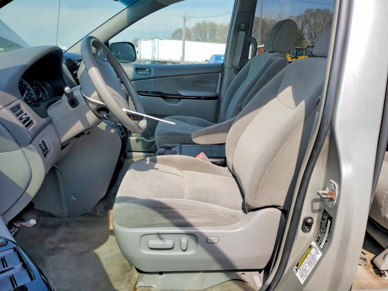 2005 TOYOTA SIENNA