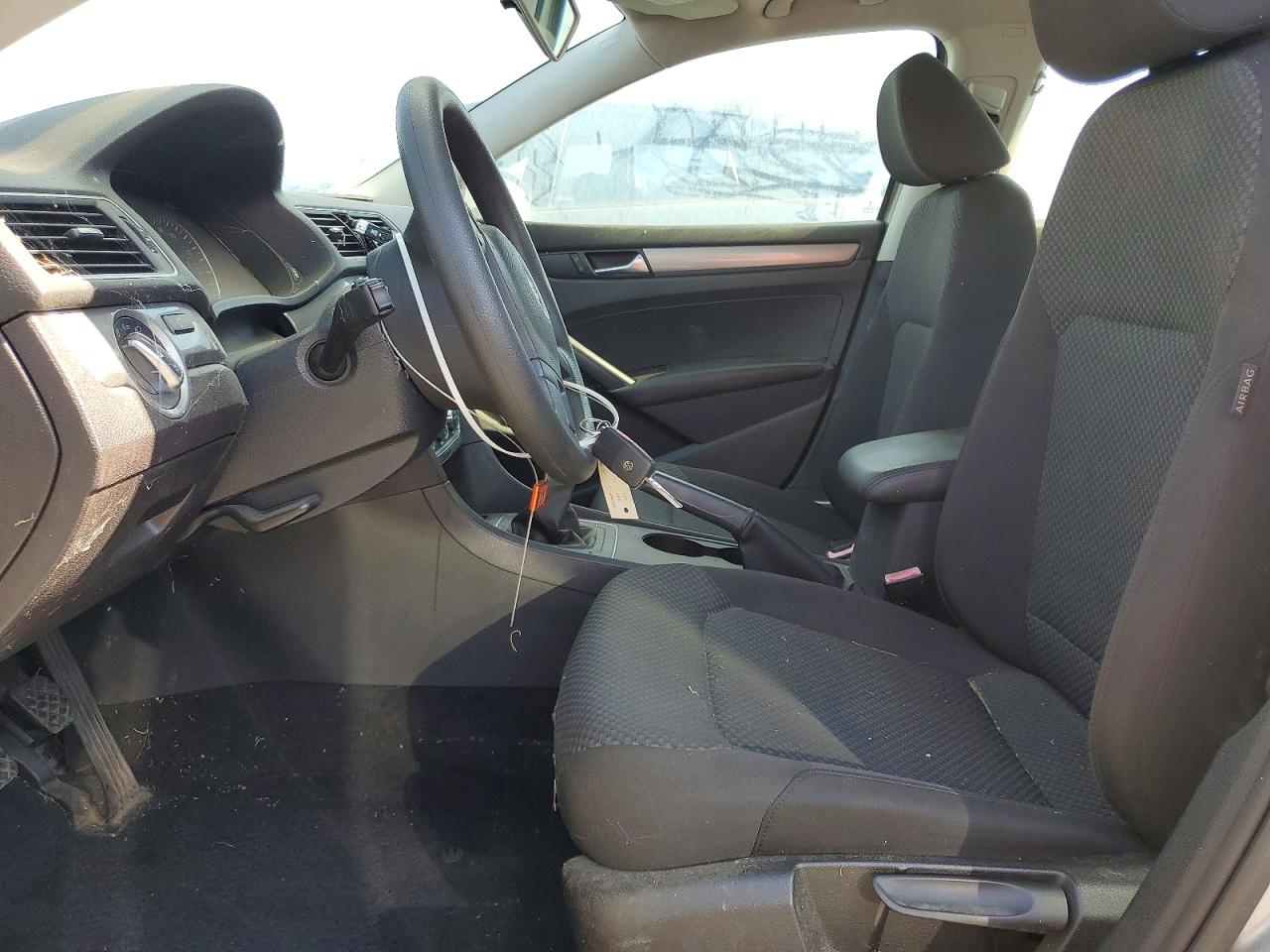 2012 VOLKSWAGEN PASSAT