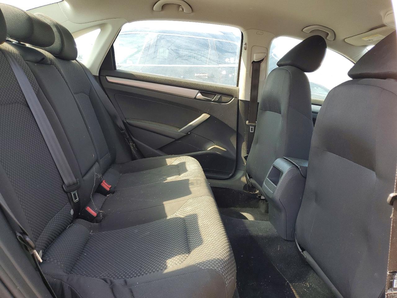 2012 VOLKSWAGEN PASSAT