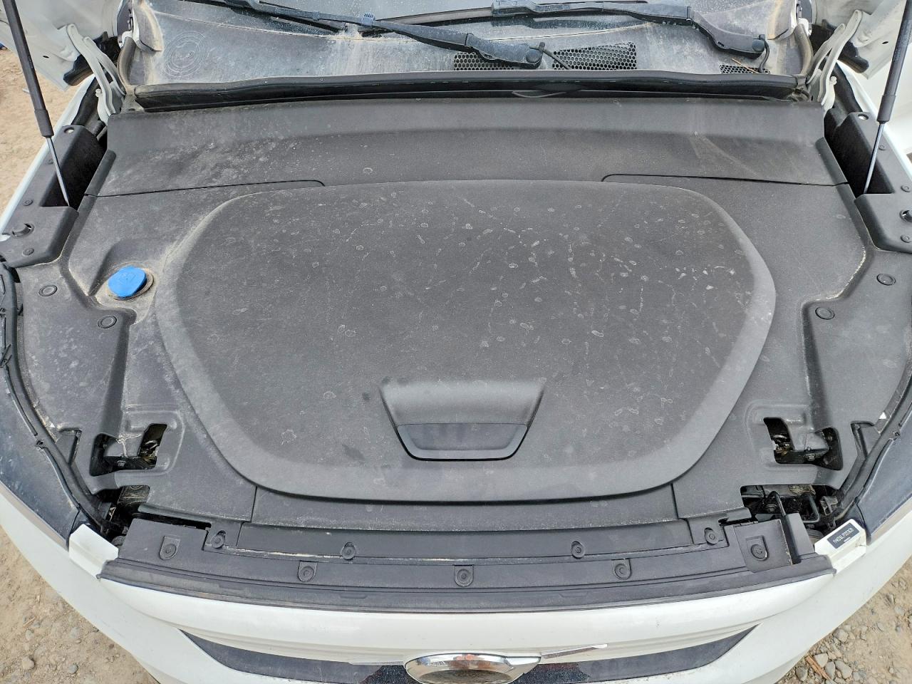 2023 VOLVO C40